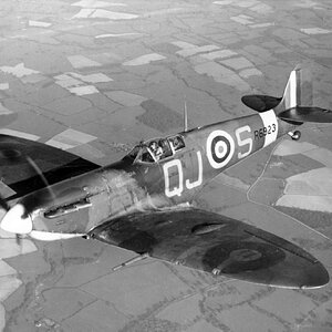Spitfire Mk.Vb (rebuilt Mk.I) R6923 QJ S of No92 Squadron RAF (4)