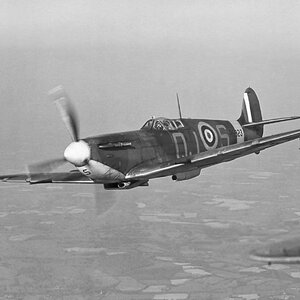 Spitfire Mk.Vb (rebuilt Mk.I) R6923 QJ S of No92 Squadron RAF (2)
