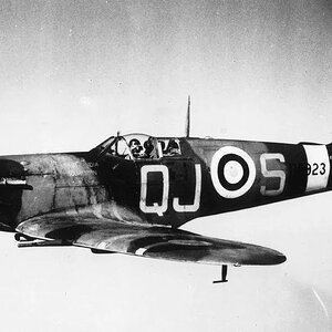 Spitfire Mk.Vb (rebuilt Mk.I) R6923 QJ S of No92 Squadron RAF (1a)