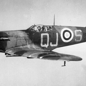 Spitfire Mk.Vb (rebuilt Mk.I) R6923 QJ S of No92 Squadron RAF (1)