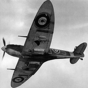 Spitfire Mk.Vb (rebuilt Mk.I) R6923 QJ S of No92 Squadron RAF (5)