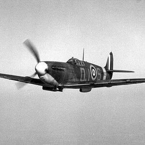 Spitfire Mk.Vb (rebuilt Mk.I) R6923 QJ S of No92 Squadron RAF (6)
