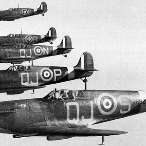 Spitfire Mk.Vb (rebuilt Mk.I) R6923 QJ S of No92 Squadron RAF (7)