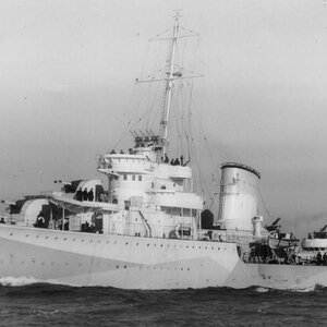 ORP Błyskawica, H34, the Cowes Harbour at the mid of 1941