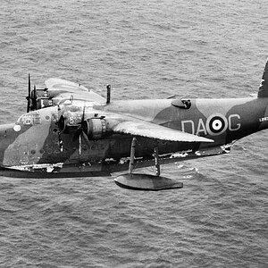 Short Sunderland Mk.I s/n. L2163, code DA-G of No.210 Squadron RAF (4)