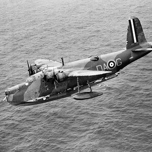 Short Sunderland Mk.I s/n. L2163, code DA-G of No.210 Squadron RAF (3)