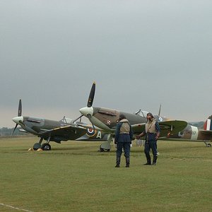 2 Spitfires at duxford