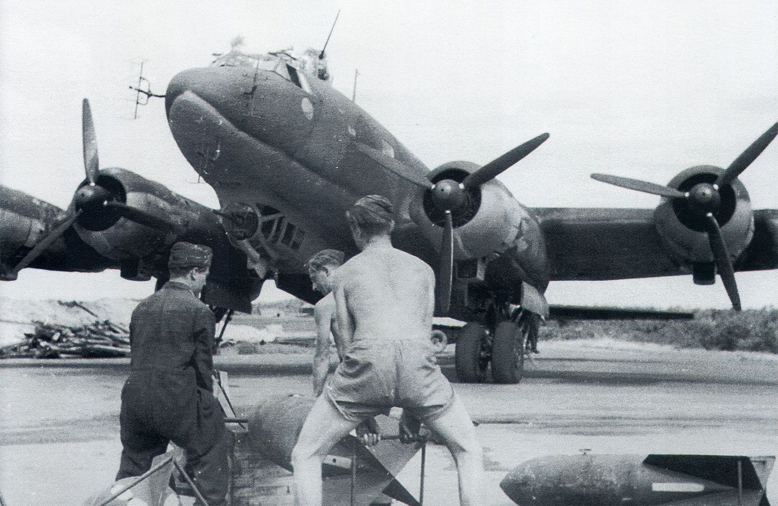 1-Fw-200C-Condor-FuG-200-Hohentwiel-radar-01