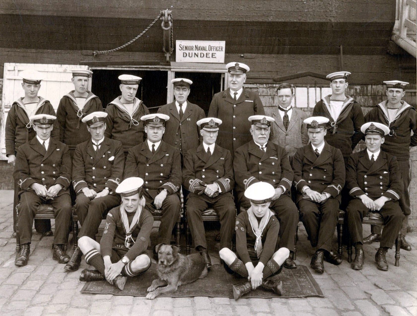 1914-Unicorn-Group-outside-ship-possibly-WW1