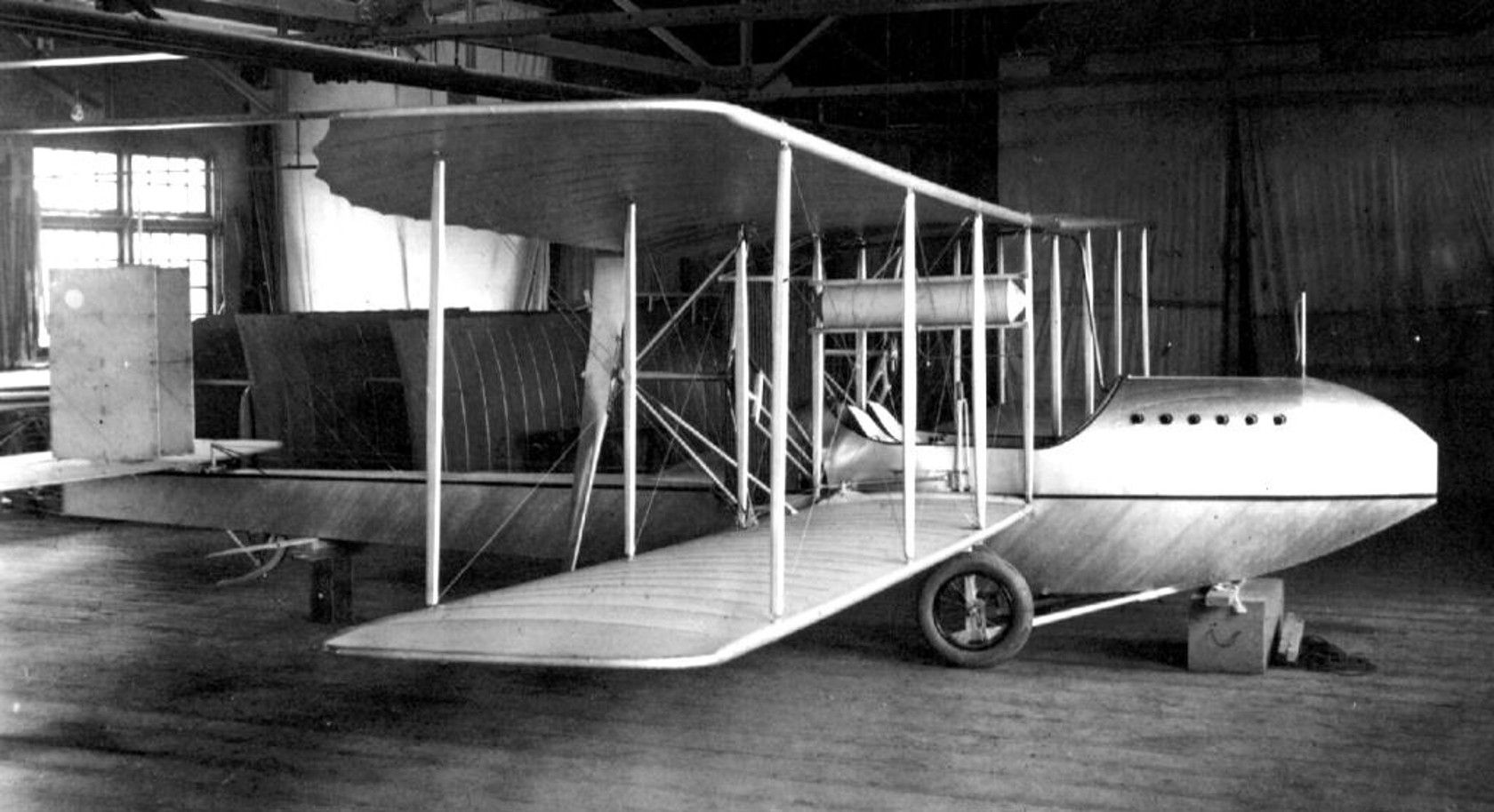 1914-Wright-Model-F-in-factory