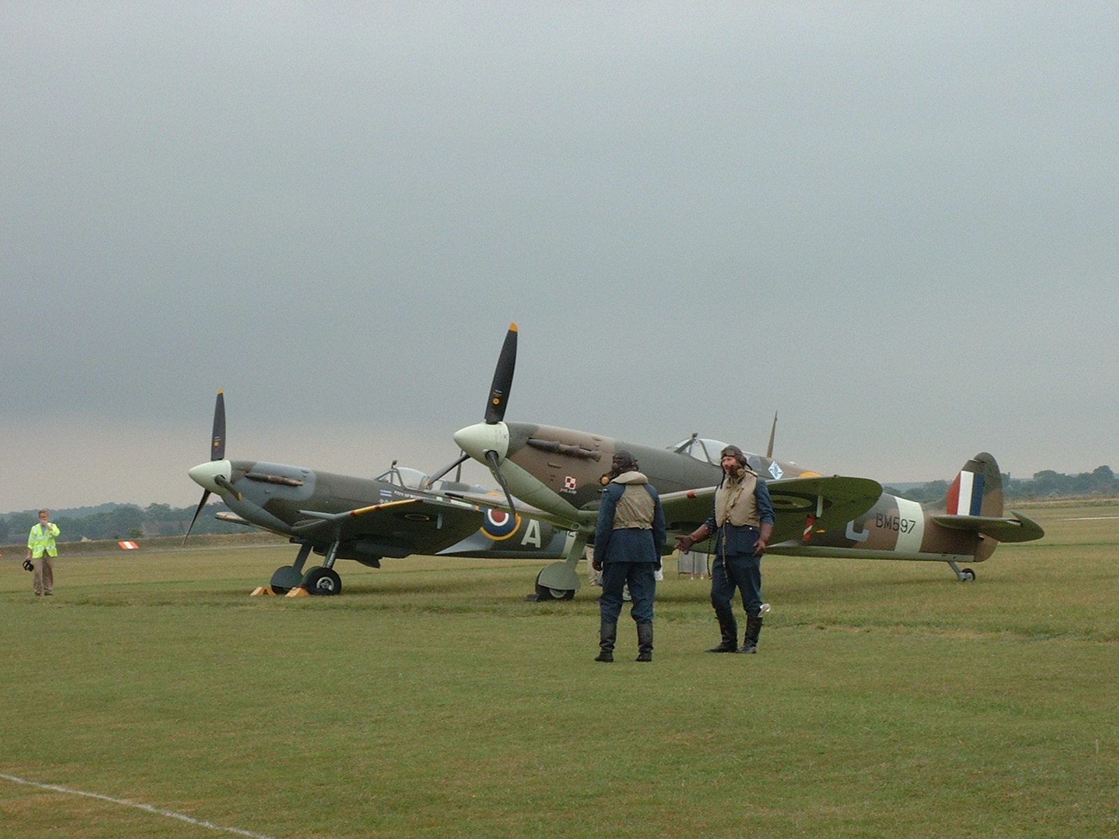 2 Spitfires at duxford