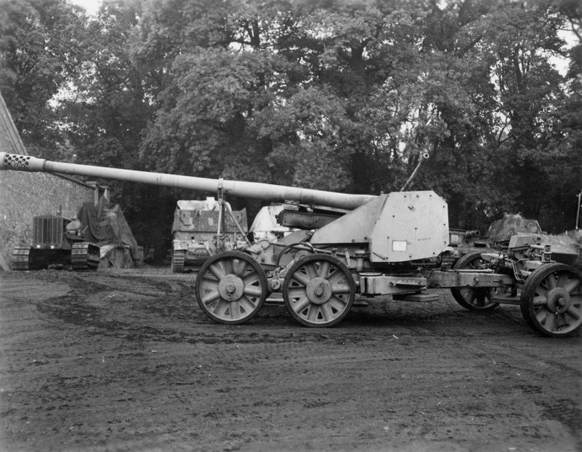 A captured 128mm PaK 44 gun, 1945