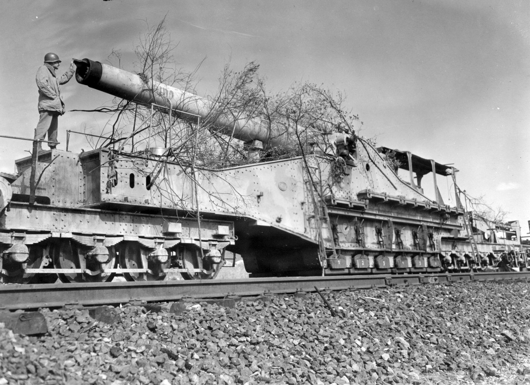 A captured German 270 mm railway gun (Schneider Model 1918 ) at La Coucourde, September 4, 1944