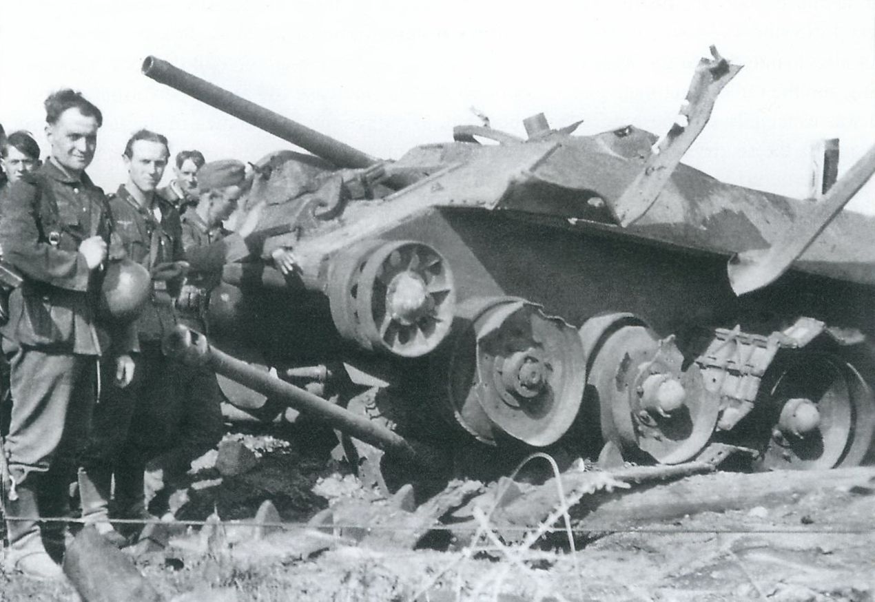 A destroyed T-34 and PAK 38 gun, 1941 | Aircraft of World War II ...