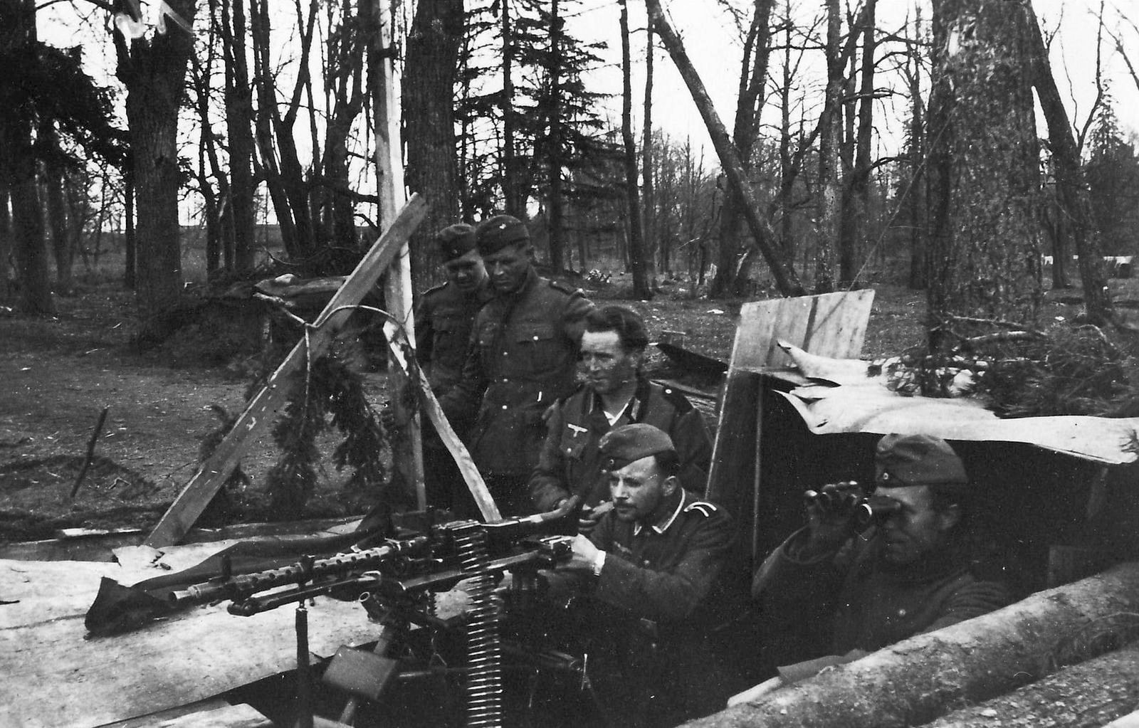 A MG-34 at an action station.