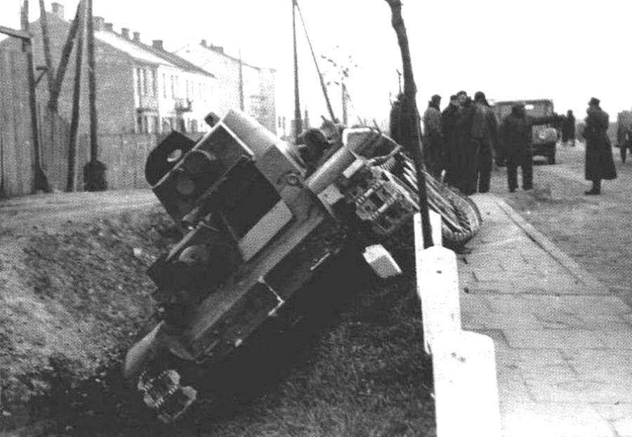 A Polish cruiser tank  PZInż 10 TP, an accident in Warsaw, April 1939 (1)