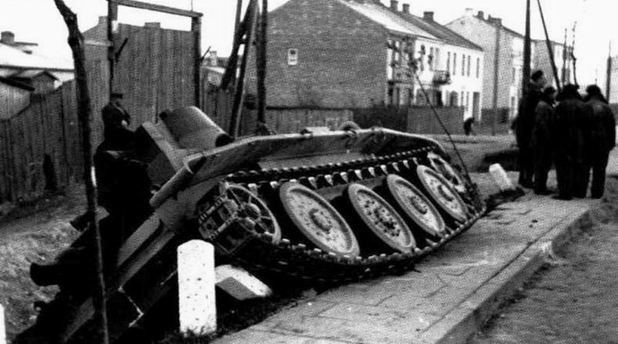 A Polish cruiser tank  PZInż 10 TP, an accident in Warsaw, April 1939 (2)