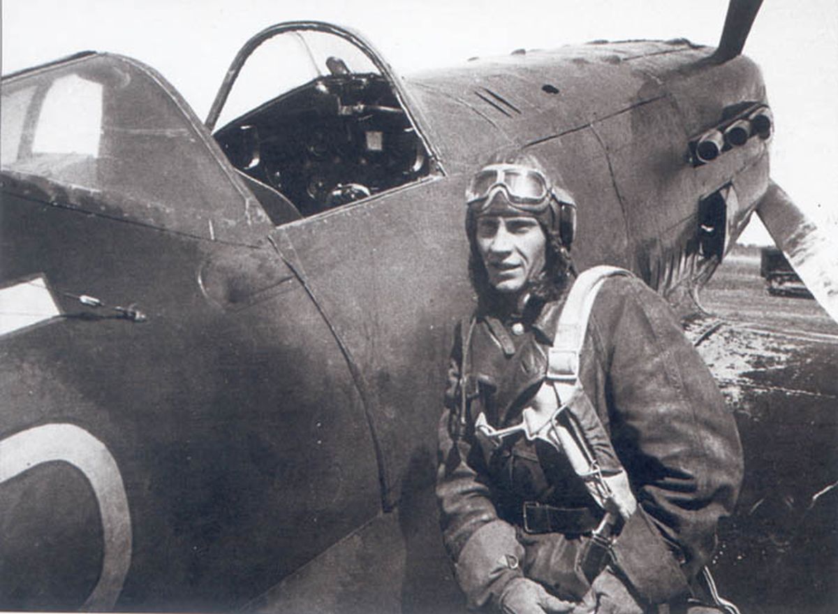 A Russian pilot of a Mig3