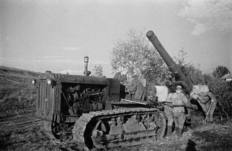 A S-65 Stalinetz tractor towing a heavy gun