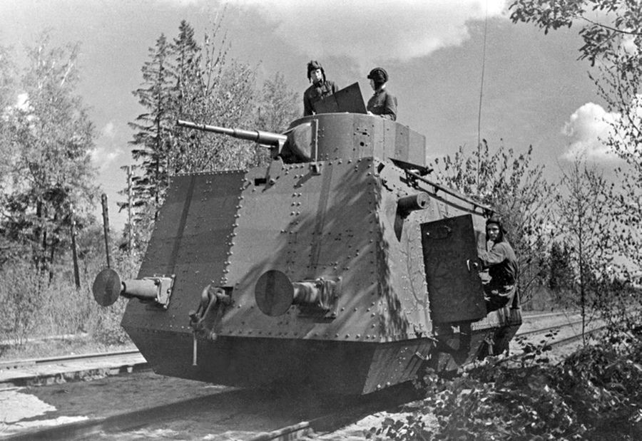 A soviet armored railcar BTD with the T-26 turret