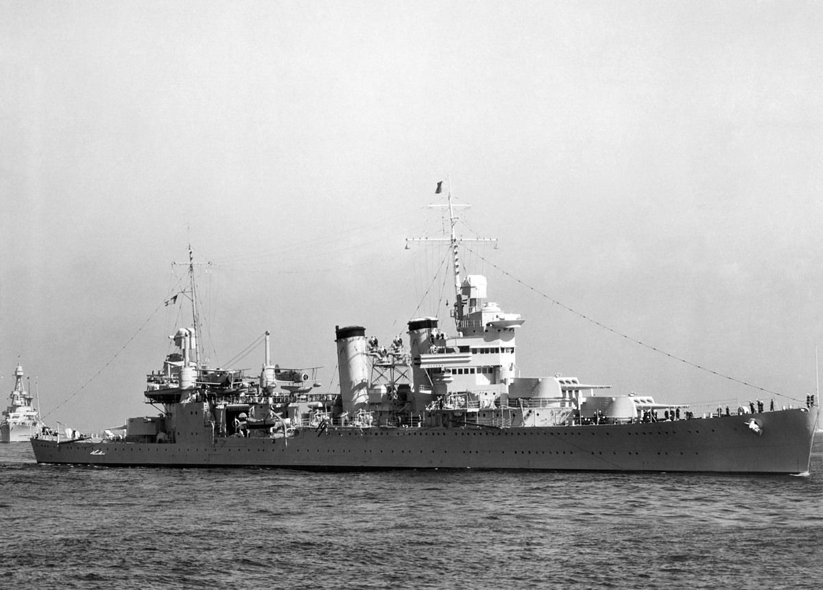 American_heavy_cruiser_USS_Astoria_before_her_upgrade_in_1941_