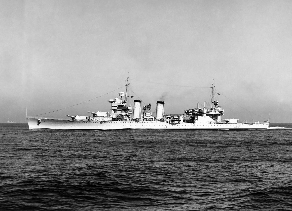 American_heavy_cruiser_USS_Astoria_before_upgrading_in_1941_