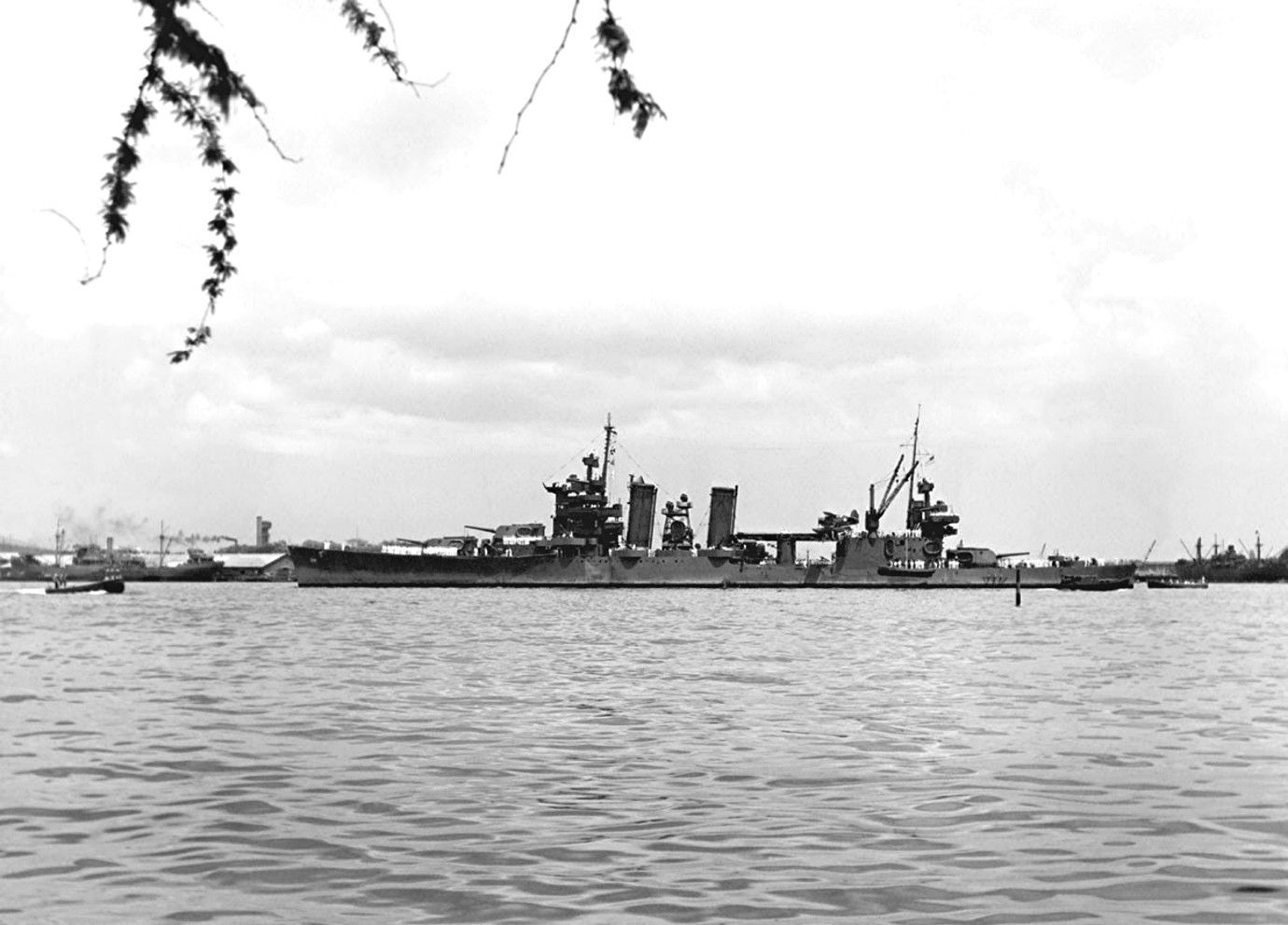 American_heavy_cruiser_USS_Astoria_CA-34_in_Pearl_Harbor_May_27_