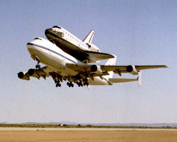 Antonov_AN-225_Cossack_Lifts_Off_With_Space_Shuttle