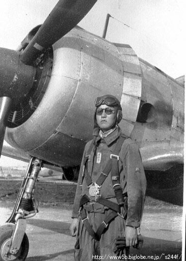 Army pilot next to Ki-43-IIa Early