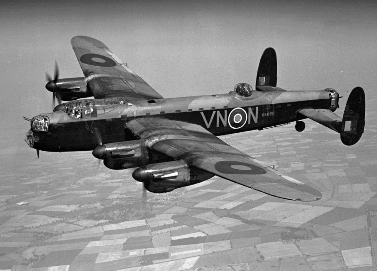 Avro Lancaster B Mk.I,  R5689, VN-N of the no.50 Sqn, RAF Swinderby, Lincolnshire, 1942 (3)
