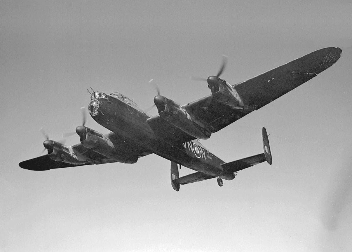 Avro Lancaster B Mk.I,  R5689, VN-N of the no.50 Sqn, RAF Swinderby, Lincolnshire, 1942 (7)