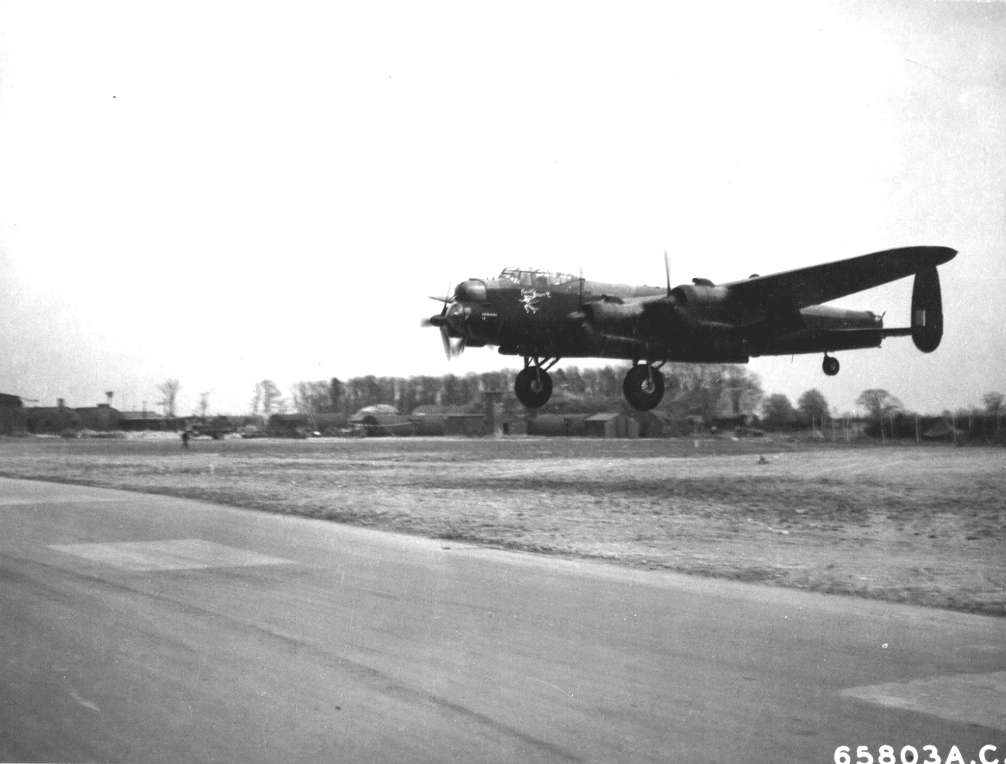 Avro_Lancaster_Mk_II_B_with_air_cooled_Hercules_engines_