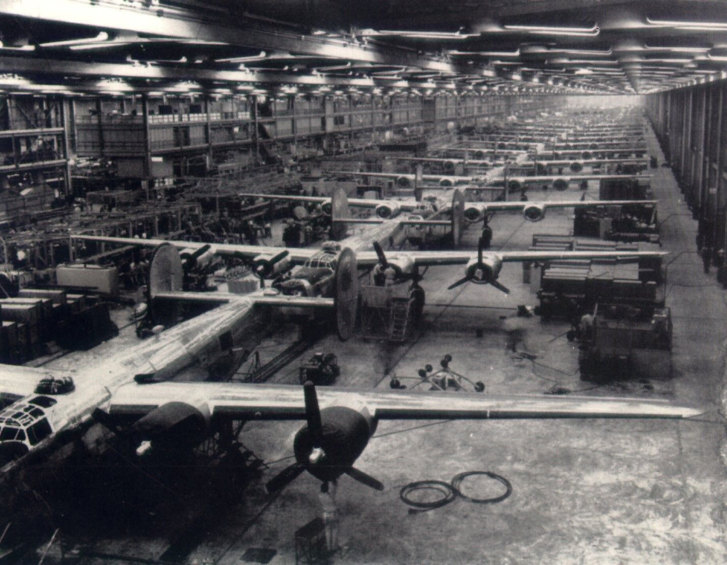 B-24_being_made