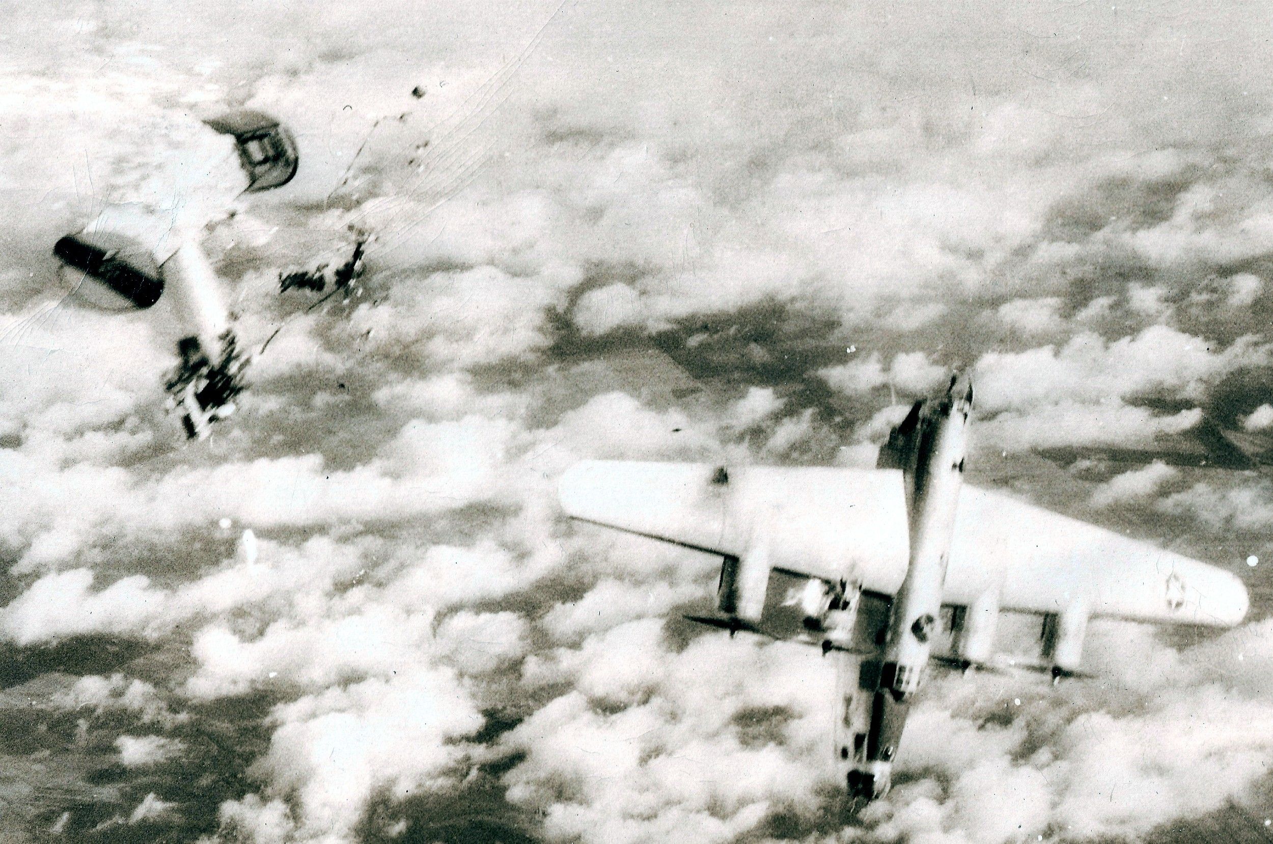 B24_Liberator_shot_down_by_a_Me_262 Aircraft of World War II