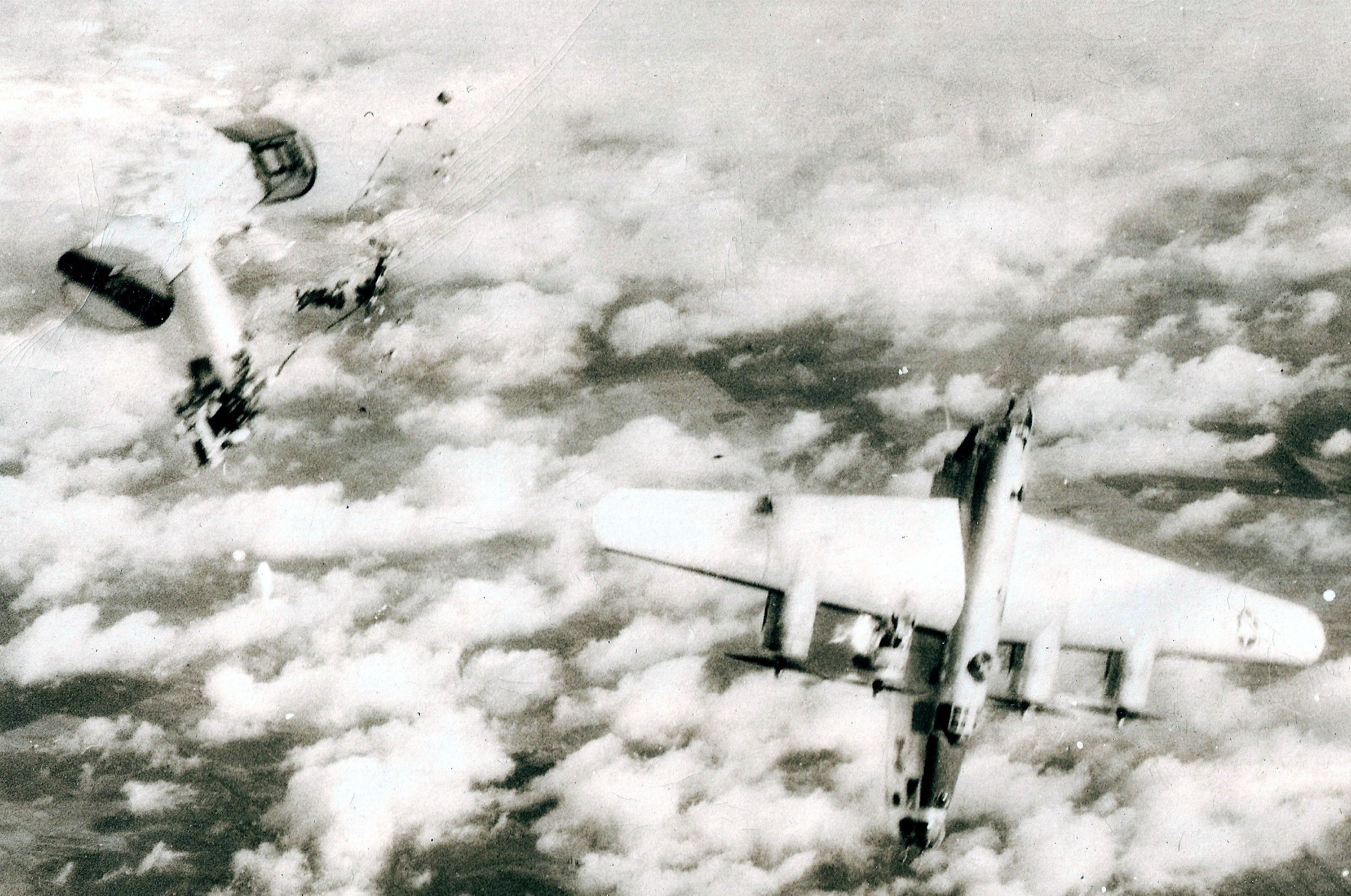 B-24_Liberator_shot_down_by_a_Me_262