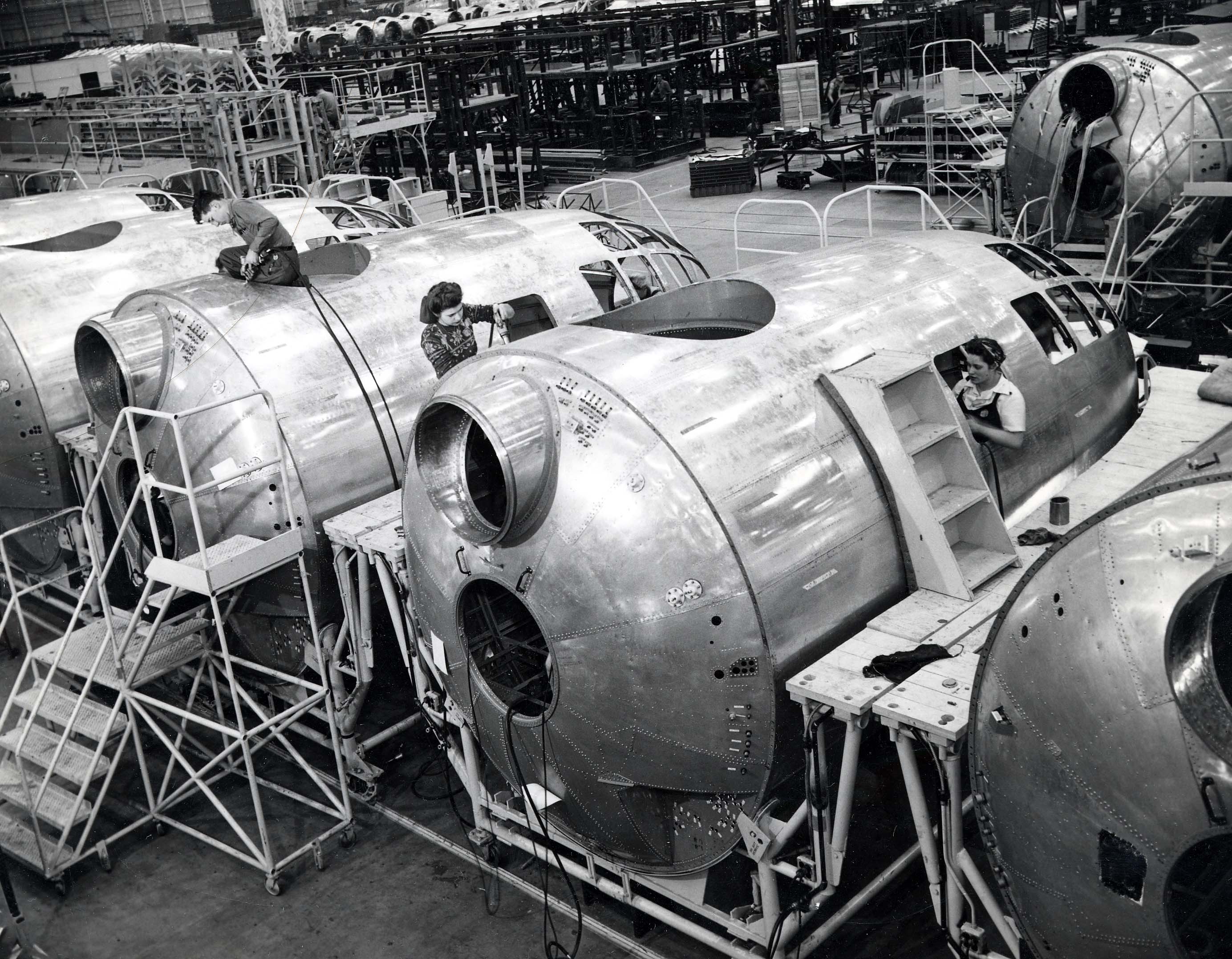 B-29_being_made_2