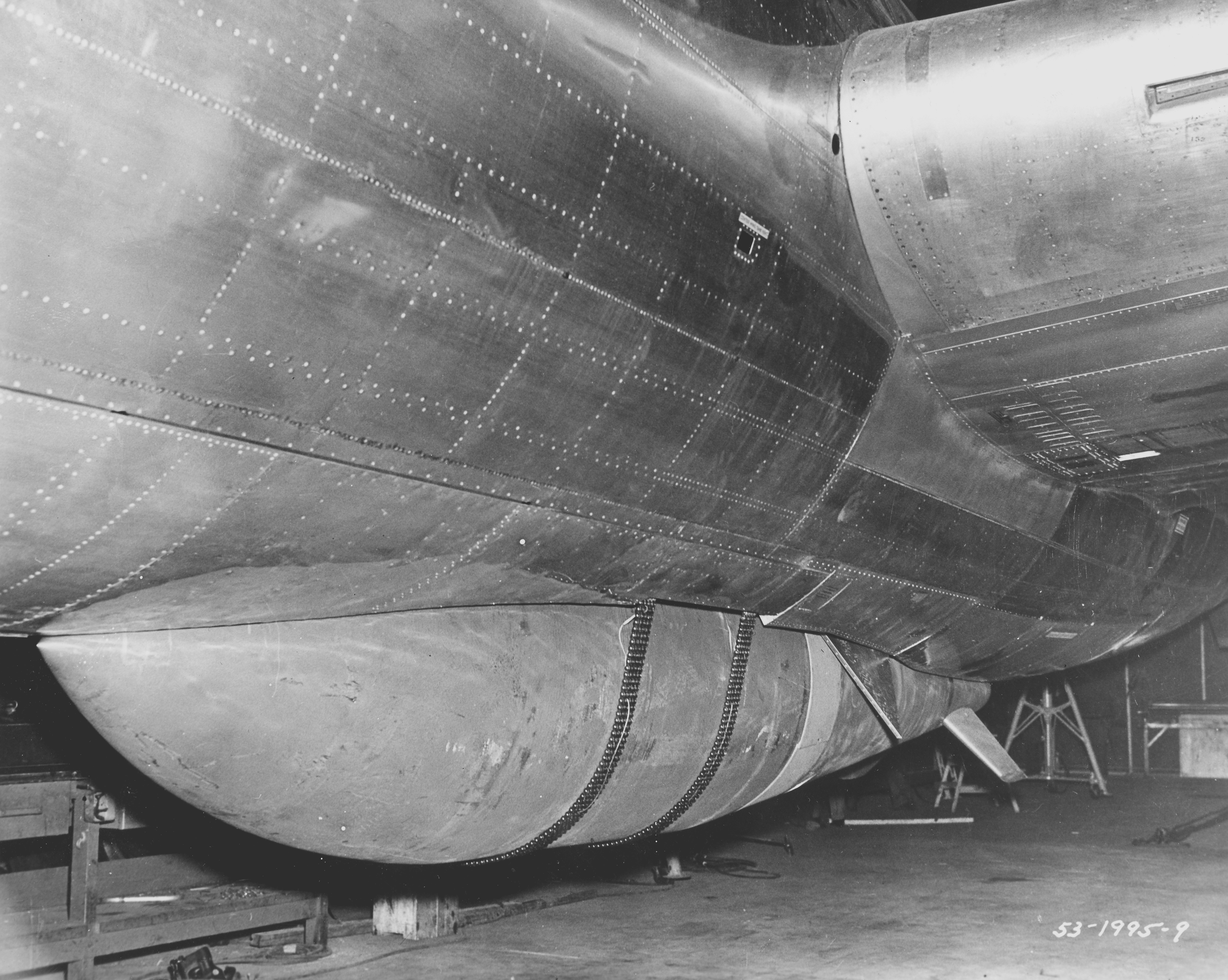 B-29_with_Grand_Slam_Exterior_Closeup