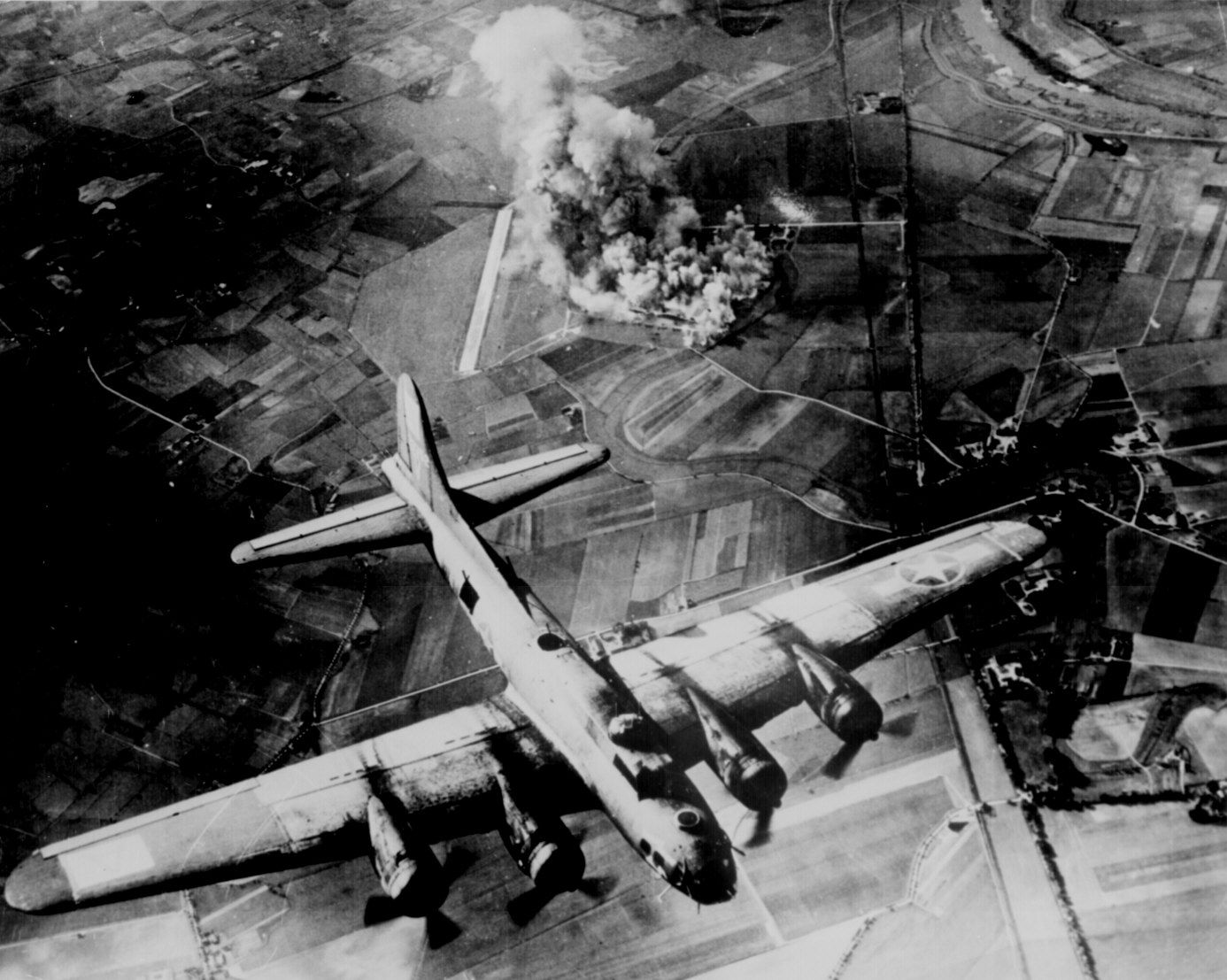 B17 during air raid (probably over Regensburg)