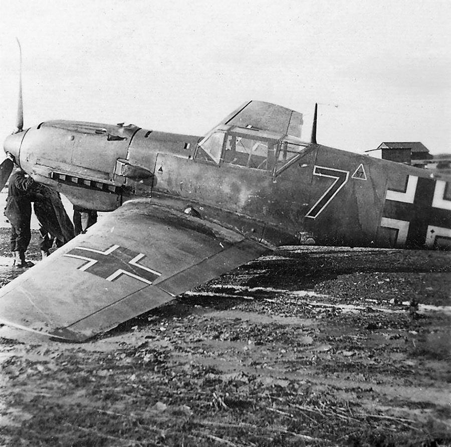 Bf-109E4B 5./JG51 Black-7 landing incident France,1940