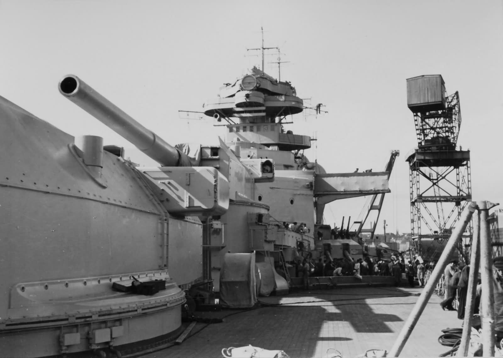 Bismarck_battleship_turrets_Anton_and_Bruno