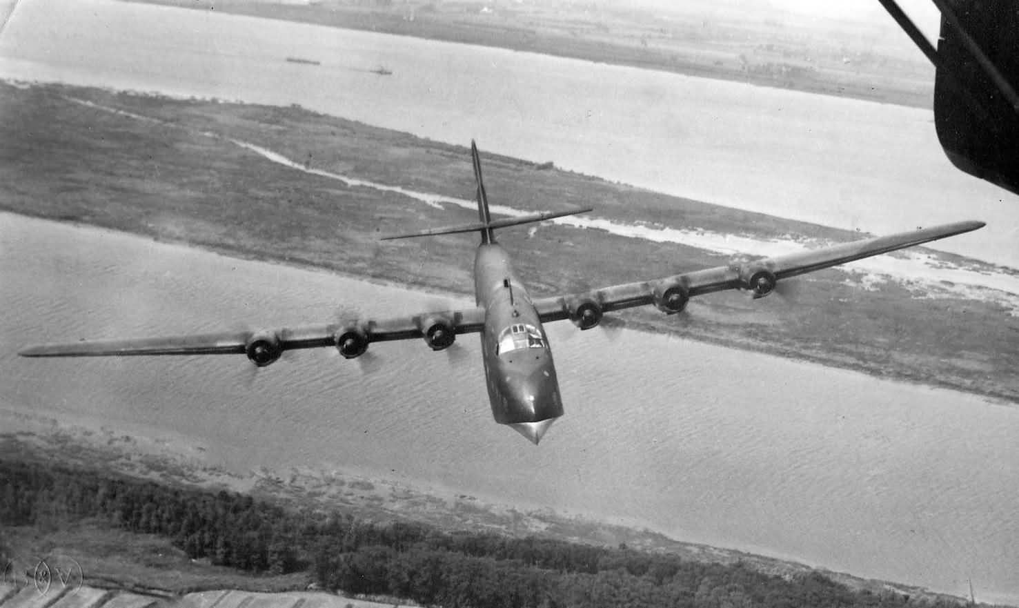 Blohm_Voss_BV222_V1_in_flight