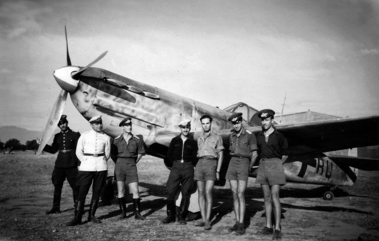 Bulgarian_Dewoitine_D-520_on_airfield_near_Karlovo_Bulgaria_Sep_1943