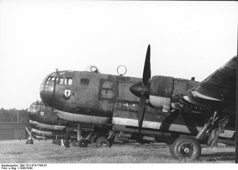 Bundesarchiv_Bild_101I-674-7766-07_Flugzeuge_Heinkel_He_177