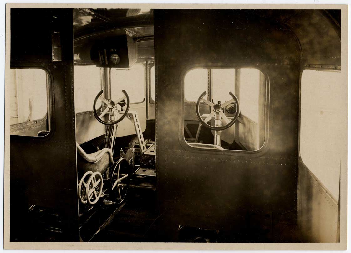 Bundesarchiv_Bild_102-08049_Flugschiff_Dornier_Do_X_Cockpit