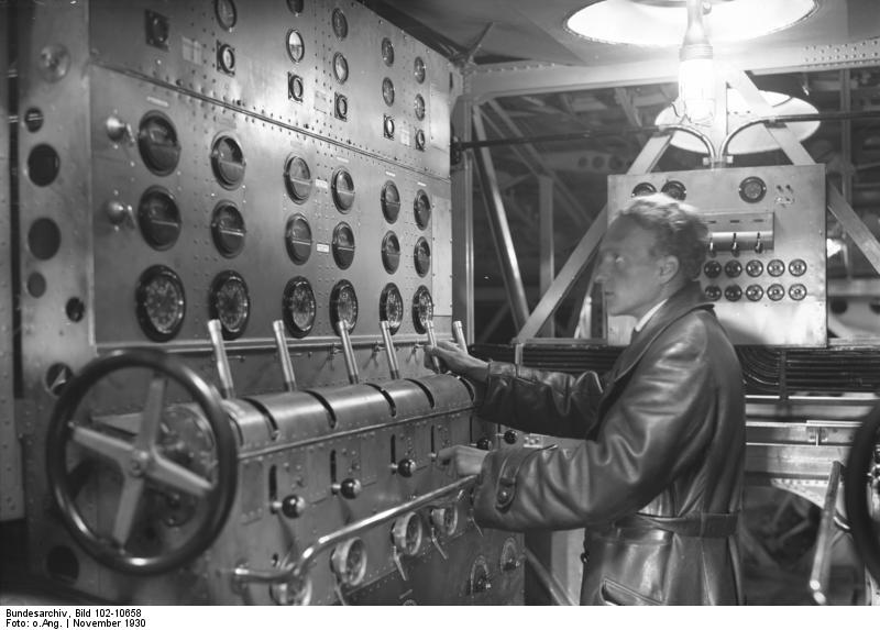Bundesarchiv_Bild_102-10658_Flugschiff_Dornier_Do_X_Maschinenzentrale