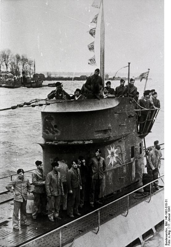 Bundesarchiv_Bild_146-1981-010-31_Einlaufen_eines_U-Bootes