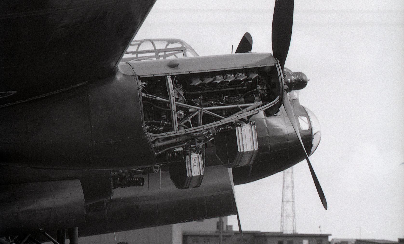 bw-negs-avro-lancaster-propeller-engine