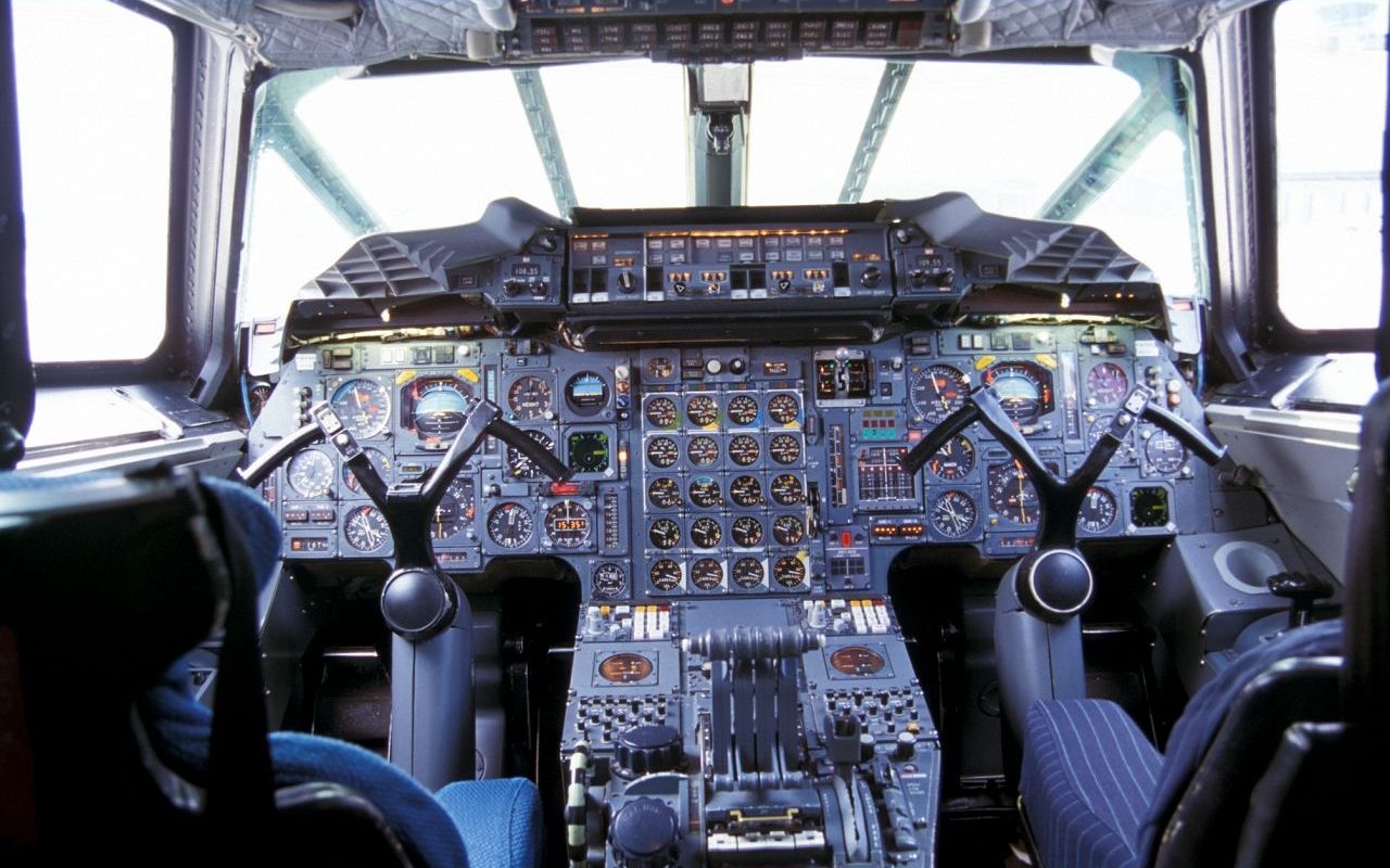 Concorde-Cockpit-1280x800