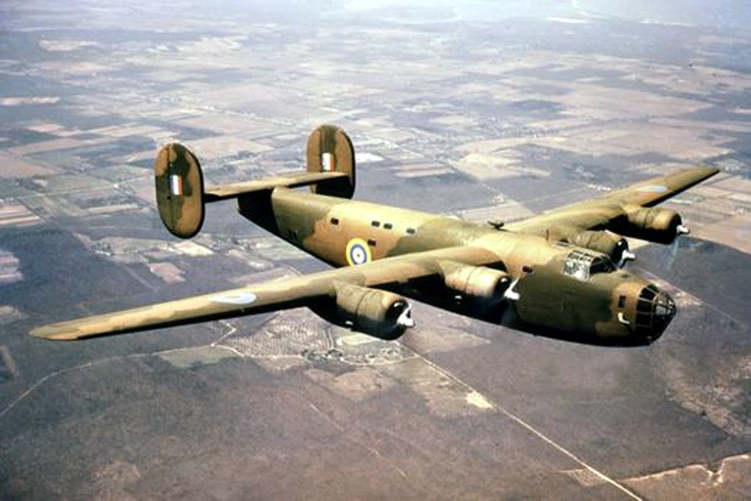 consolidated-b-24-liberator-bomber-raf-01