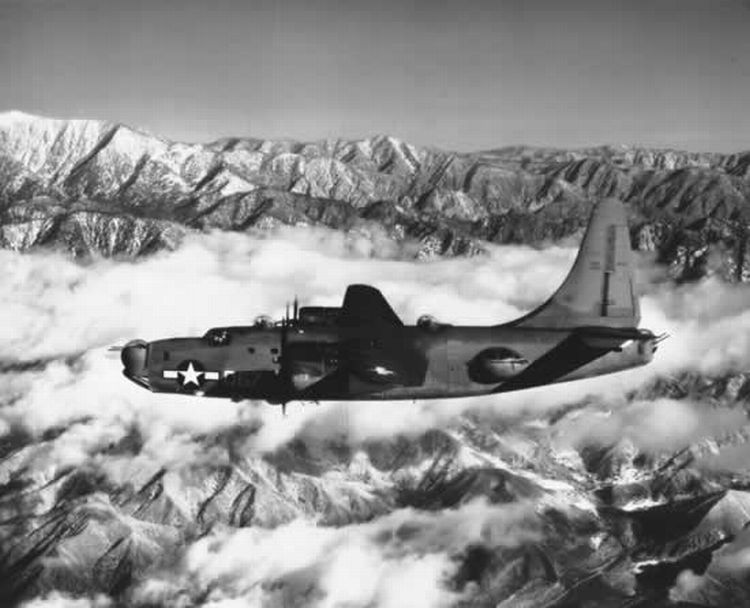 Consolidated PB4Y-2 Privateer D67 in flight, 1945 (5)